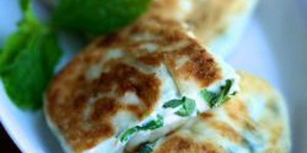 Рецепт жареные пирожки с брынзой, картошкой и зеленью