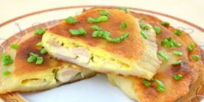 жареные пирожки с курицей