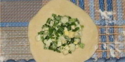 жареные пирожки с луком
