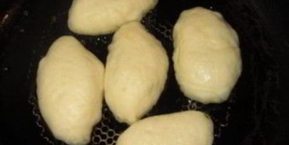 жареные пирожки с луком