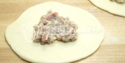 жареные пирожки с мясом