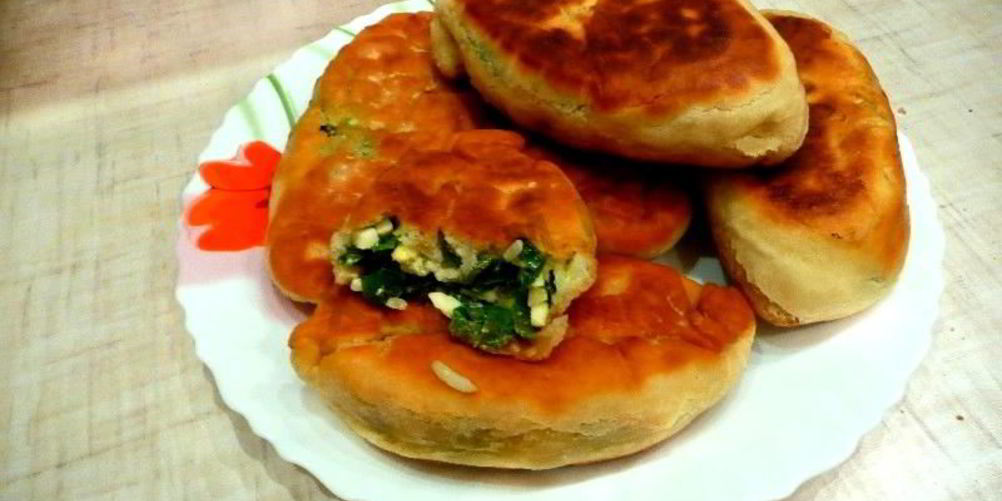 Рецепт жареные пирожки с рисом, яйцом и зеленым луком