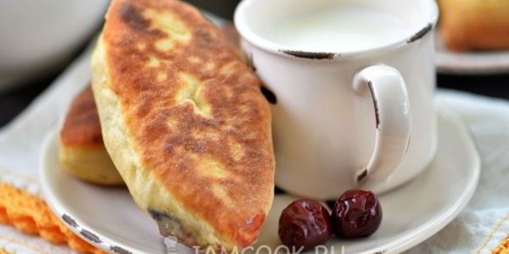 Рецепт жареные пирожки с вишней