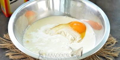 жареные пирожки с вишней