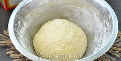 жареные пирожки с вишней