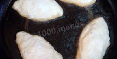 жареные постные дрожжевые пирожки на сухих дрожжах с капустой за 15 минут