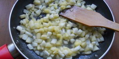 жареные творожные пирожки с яблоками