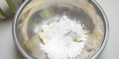 бисквитное пирожное со сливочным кремом