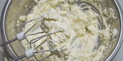 бисквитное пирожное со сливочным кремом