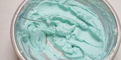 бисквитное пирожное со сливочным кремом