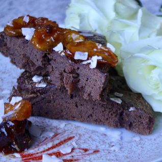 Брауни с хурмой и карамелизованными мандаринами