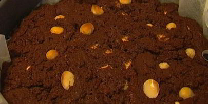 брауни с макадамией и белым шоколадом