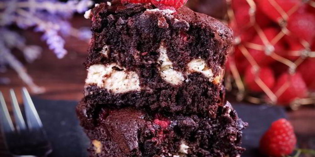 Рецепт брауни с малиной и творожной прослойкой