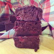 Рецепт Брауни с темным пивом и малиной