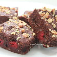 Рецепт Брауни с вишней и миндалем