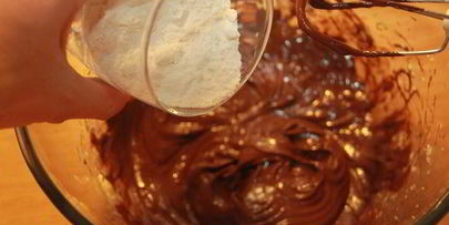 брауни с вишней и миндалем