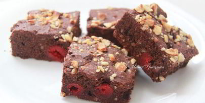 брауни с вишней и миндалем