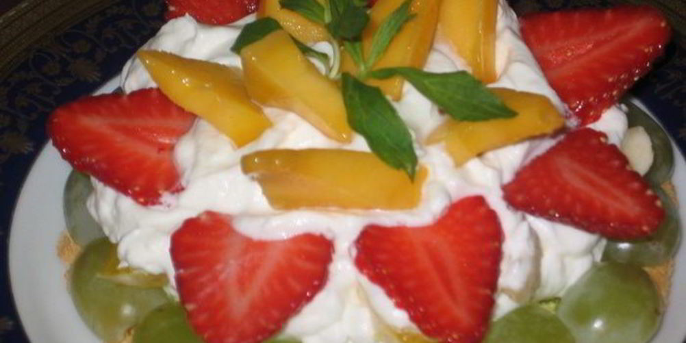 Рецепт фруктово-ягодное пирожное с фисташками на лимонно-белковой основе