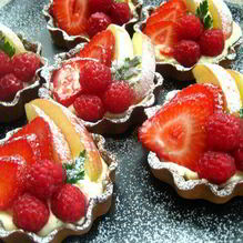 Рецепт Фруктовые пирожные с сыром маскарпоне и белым шоколадом