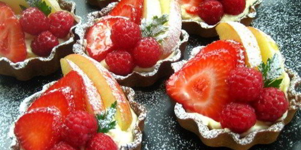 Рецепт фруктовые пирожные с сыром маскарпоне и белым шоколадом