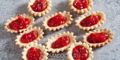 клубничное пирожное