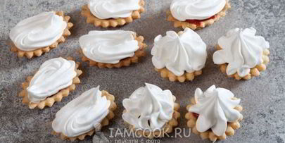 клубничное пирожное