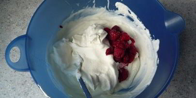 малиновые пирожные страчателла