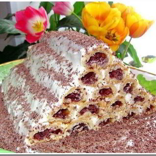 Медовые пирожные с вишнями