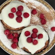 Рецепт Миндальные пирожные с малиной