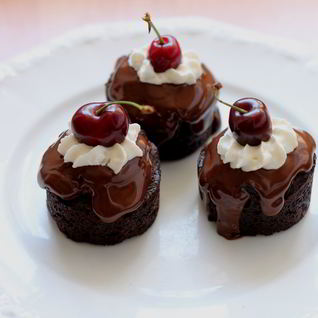 Мини-пирожные Черный лес