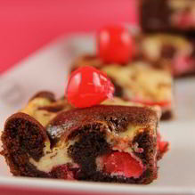 Рецепт Мраморный брауни с прослойкой из сливочного сыра и коктейльной вишни