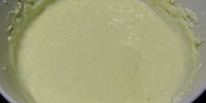 мраморный брауни с прослойкой из сливочного сыра и коктейльной вишни