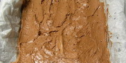 мраморный брауни с прослойкой из сливочного сыра и коктейльной вишни