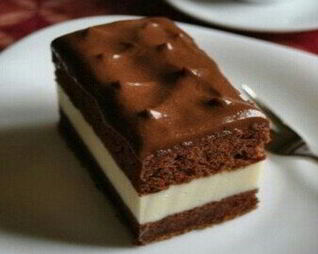 Очень вкусное пирожное Киндер милк слайс