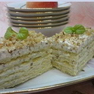 Песочное пирожное со сливочно-ореховым кремом