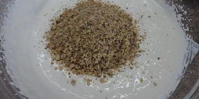 песочное пирожное со сливочно-ореховым кремом