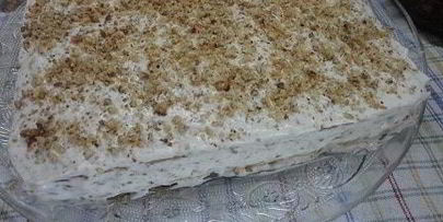 песочное пирожное со сливочно-ореховым кремом