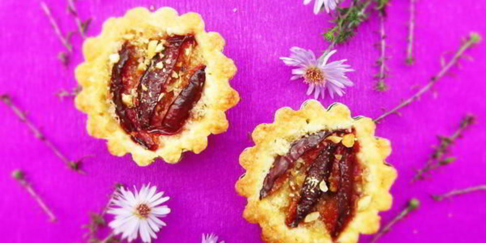 Рецепт пирожное корзинка с орехами и сливами