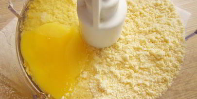 пирожное корзинка с орехами и сливами