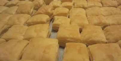 пирожное мини наполеончики из слоеного теста