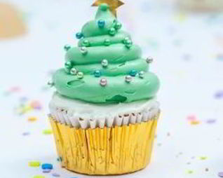 Пирожные капкейки Елочки