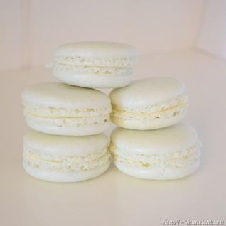 Пирожные макароны на французской меренге