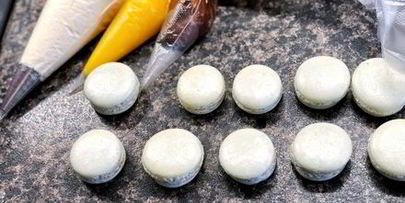 пирожные макароны на французской меренге