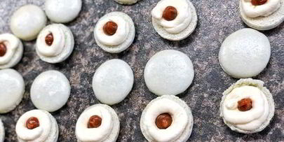 пирожные макароны на французской меренге