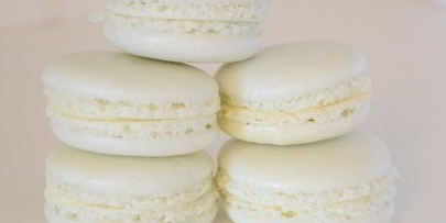 пирожные макароны на французской меренге