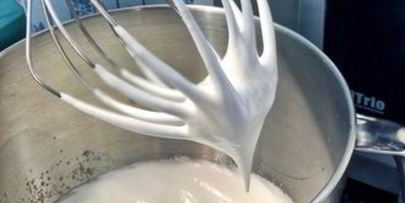 пирожные макароны на французской меренге