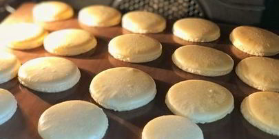 пирожные макароны на французской меренге