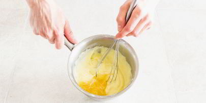 пирожные с дыней, клубникой и кремом шибуст