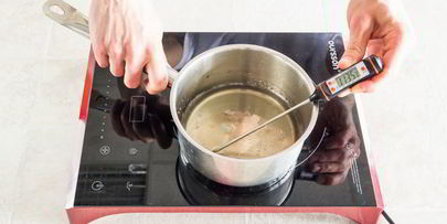 пирожные с дыней, клубникой и кремом шибуст