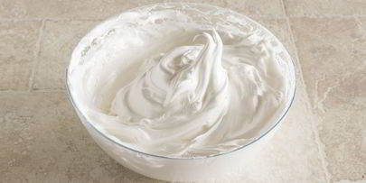 пирожные с дыней, клубникой и кремом шибуст